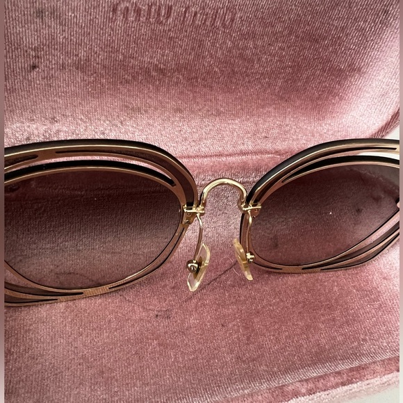 Miu Miu Oversized Sunglasses - Picture 4 of 8